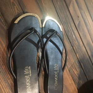 Sweet life by dolce vita black flip flops.
